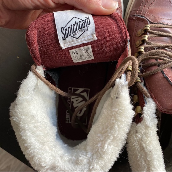 Vans MTE Leather and Suede - LIGHTLY USED - Picture 4 of 4